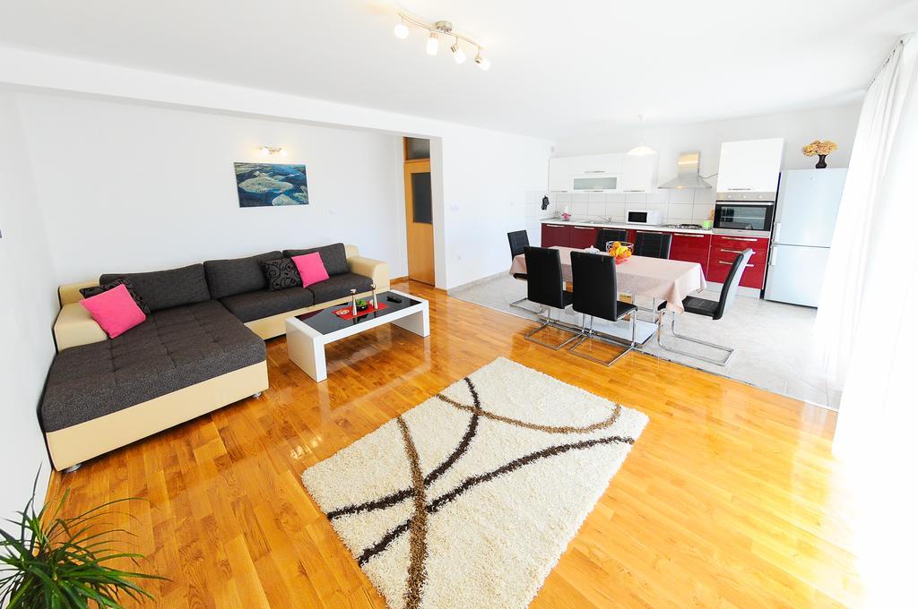 Apartments Rajic สปลิท ภายนอก รูปภาพ