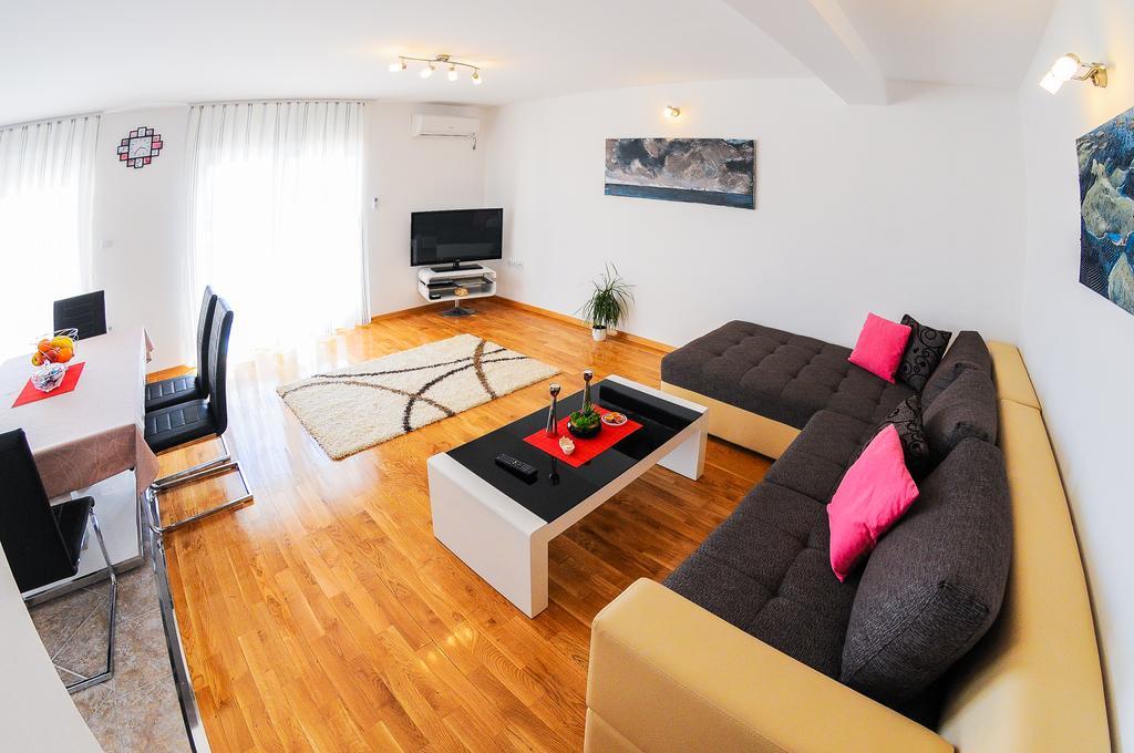 Apartments Rajic สปลิท ภายนอก รูปภาพ