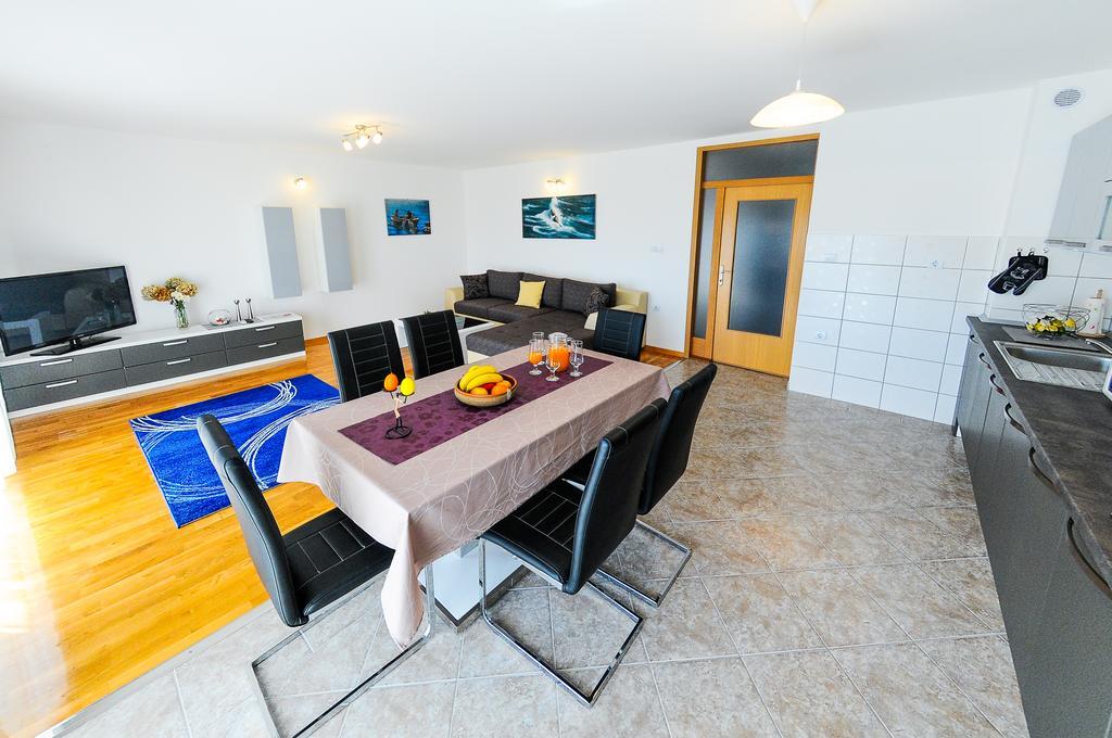 Apartments Rajic สปลิท ภายนอก รูปภาพ