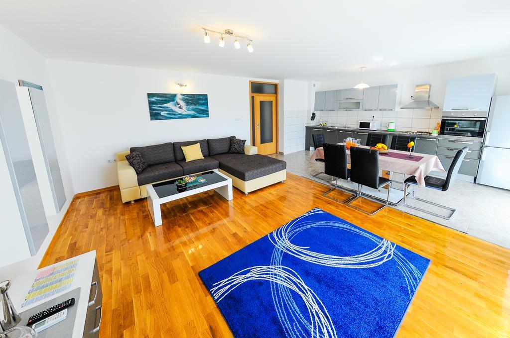 Apartments Rajic สปลิท ภายนอก รูปภาพ