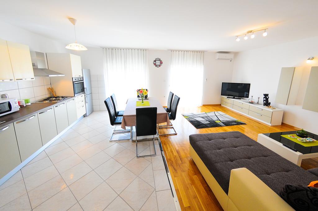 Apartments Rajic สปลิท ภายนอก รูปภาพ
