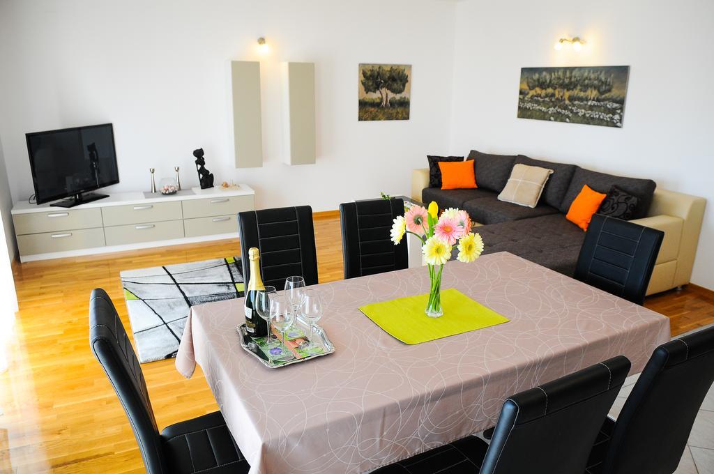 Apartments Rajic สปลิท ภายนอก รูปภาพ